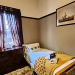 Bowen Toft House- South Hobart, Home From Home
